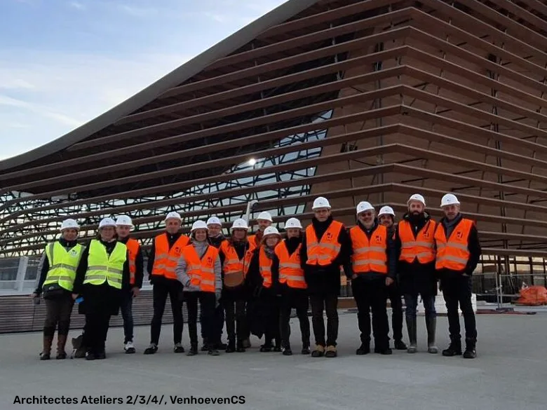 Photo des membres du Comité exécutif Inddigo en visite sur le chantier de la piscine olympique 