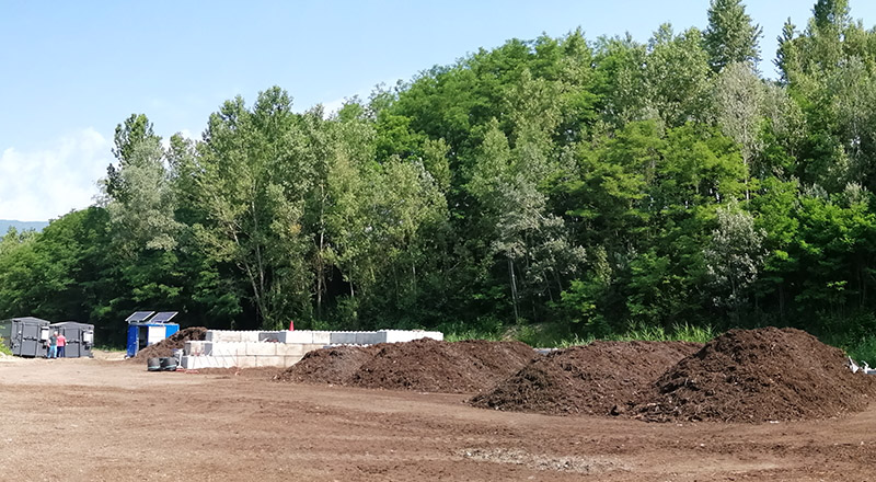 vue du compost en maturation sur l’unité de compostage de Champlat